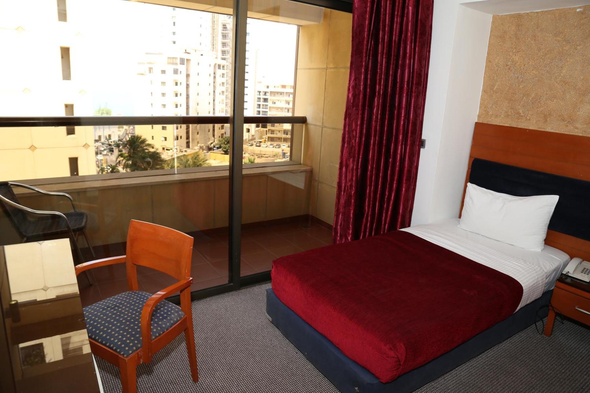 Duroy Hotel Beiroet Buitenkant foto