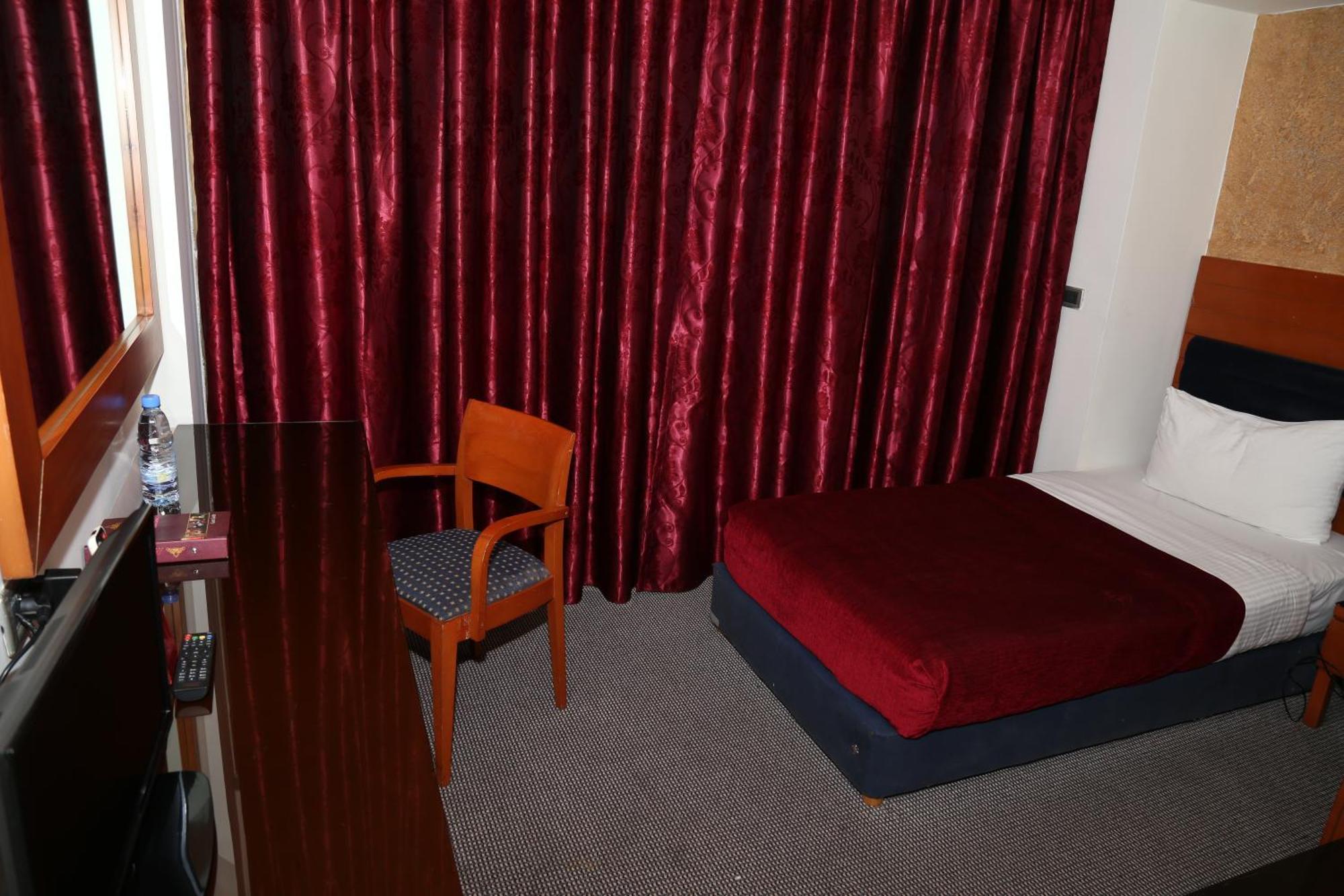 Duroy Hotel Beiroet Buitenkant foto