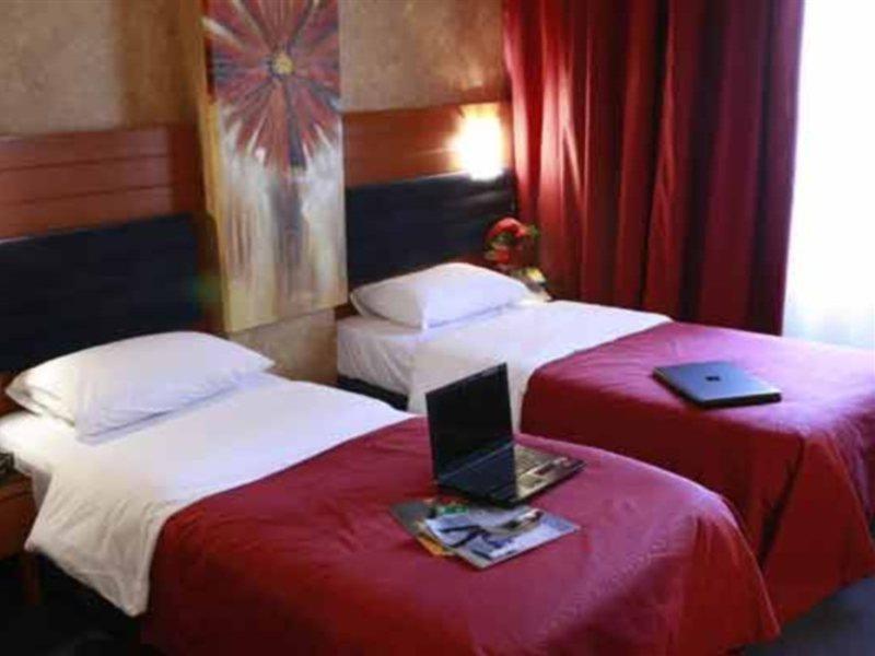 Duroy Hotel Beiroet Buitenkant foto